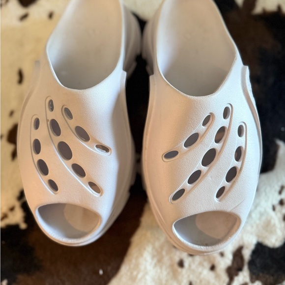 Adidas x Stella McCartney Clogs | Size 9 | Sculpted Platform Slip-Ons - Picture 3 of 8